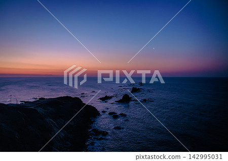 Early morning at Cape Erimo, a breathtaking spot illuminated by the sunrise painting the Pacific horizon and a thin crescent moon. Early morning at Cape Erimo, a breathtaking spot illuminated by the sunrise painting the Pacific horizon and a thin crescent moon. 142995031