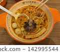 我當時在吃麻辣燙，裡面竟然有一隻章魚。 142995544