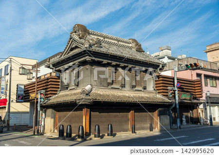 The traditional townscape of Nakamachi, featuring storehouses with black plaster walls. Kawagoe City, Saitama Prefecture, Japan The traditional townscape of Nakamachi, featuring storehouses with black plaster walls. Kawagoe City, Saitama Prefecture, Japan 142995620
