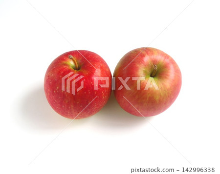 Red apple 142996338
