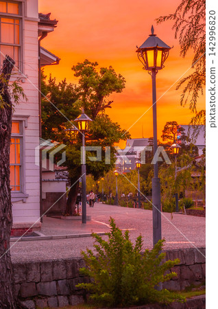 I was lucky enough to visit the Kurashiki Bikan Historical Quarter at a beautiful sunset, and the scenery was truly impressive. I was lucky enough to visit the Kurashiki Bikan Historical Quarter at a beautiful sunset, and the scenery was truly impressive. 142996820