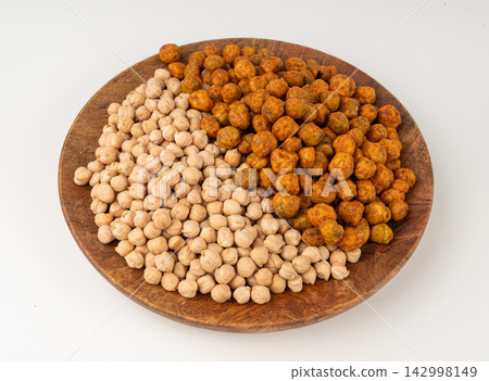 Roasted chickpeas, leblebi pile, spicy fried chana, crispy chick peas with mint and spices, east snack 142998149