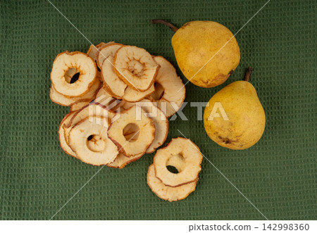 Dry pear slices , dried apple chips, healthy fruit snack Dry pear slices , dried apple chips, healthy fruit snack 142998360