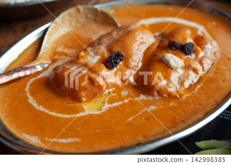 Malai kofta with cashew nut paste and dried fruit closeup Malai kofta with cashew nut paste and dried fruit closeup 142998385