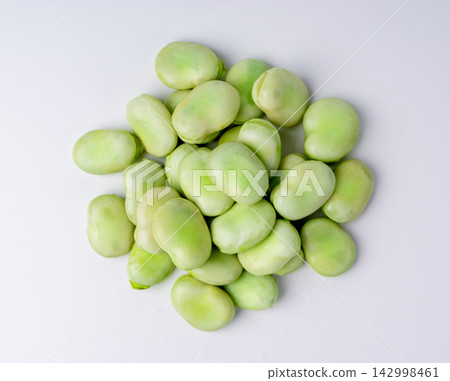 Broad beans or fava beans closeup Broad beans or fava beans closeup 142998461