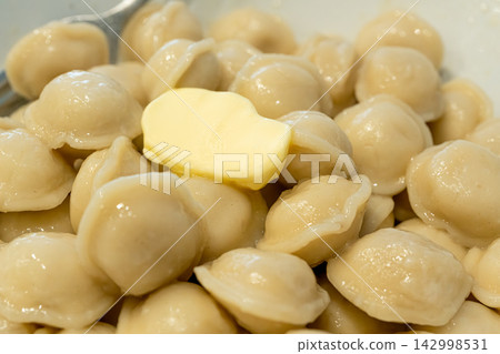 Hot steaming ravioli dumplings closeup Hot steaming ravioli dumplings closeup 142998531