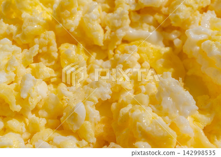 Scrambled egg texture, omelette background closeup 142998535