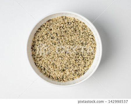 Shelled hemp seeds pile isolated, peeled cannabis grains, marijuana kernels without peel 142998537
