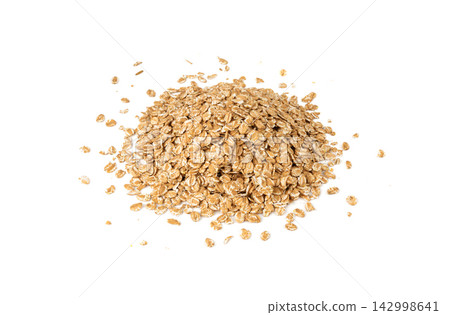 Spelt flakes isolated, dry raw rolled flat oat grains, wheat, oatmeal or bran, barley rye cereals Spelt flakes isolated, dry raw rolled flat oat grains, wheat, oatmeal or bran, barley rye cereals 142998641