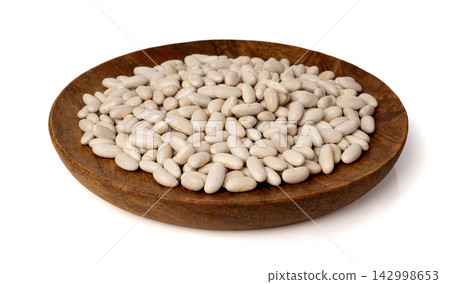 White kidney bean, dry cannellini beans pile White kidney bean, dry cannellini beans pile 142998653
