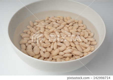 Soaked white beans, legume seeds in water Soaked white beans, legume seeds in water 142998714