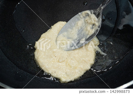 Potato Pancakes, Draniki, Deruny, Potato Latkes, or Latkas, Irish Cakes Potato Pancakes, Draniki, Deruny, Potato Latkes, or Latkas, Irish Cakes 142998873