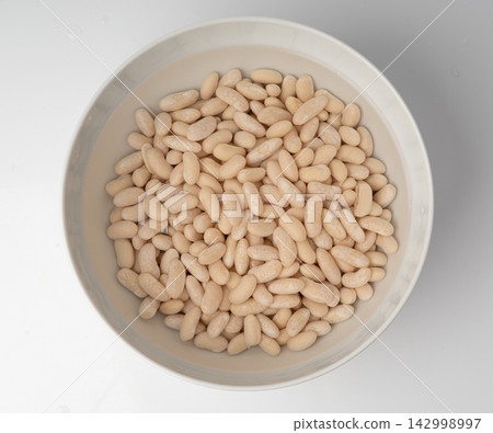 Soaked white beans, legume seeds in water Soaked white beans, legume seeds in water 142998997