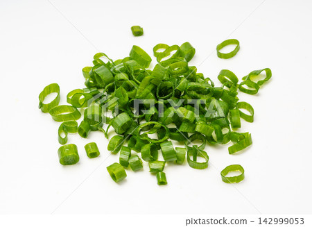 Green Onion Cuts Isolated, Scattered Fresh Chive Pile Green Onion Cuts Isolated, Scattered Fresh Chive Pile 142999053