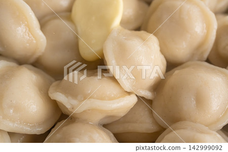 Hot steaming ravioli dumplings closeup Hot steaming ravioli dumplings closeup 142999092