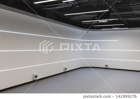 Minimal futuristic interior studio with curved white walls Minimal futuristic interior studio with curved white walls 142999276