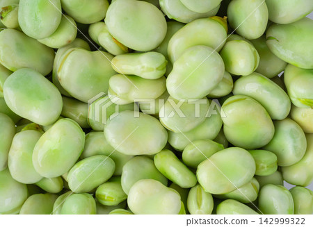 Broad beans or fava beans closeup Broad beans or fava beans closeup 142999322