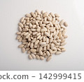 White kidney bean, dry cannellini beans pile 142999415