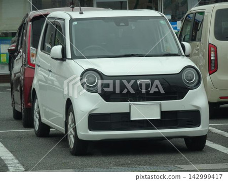 乘客車在停車場排隊 142999417
