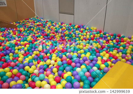 Kindergarten children's play area ball pit 1 Kindergarten children's play area ball pit 1 142999639