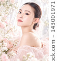 Beautiful woman  143001971