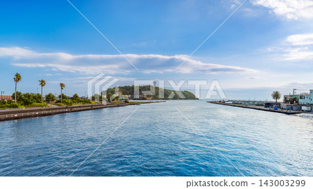 Scenic view of Enoshima island across calm blue sea in Japan 143003299