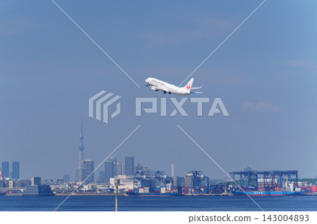 飛機起飛 飛機起飛 143004893