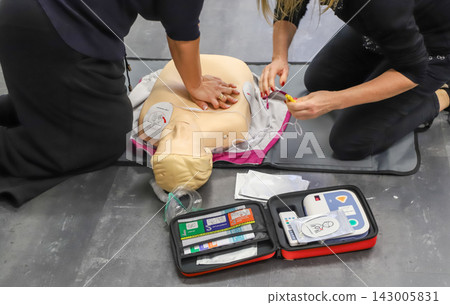 BLSD Defibrillator use course. first aid course - company safety - cardiac massage - Basic Life Support BLSD Defibrillator use course. first aid course - company safety - cardiac massage - Basic Life Support 143005831