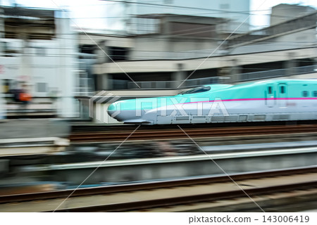 Tohoku Aomori Shinkansen E5 series train arriving at the platform Tohoku Aomori Shinkansen E5 series train arriving at the platform 143006419