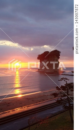 Sunset on Mitsukejima Island, Noto Peninsula Sunset on Mitsukejima Island, Noto Peninsula 143007872