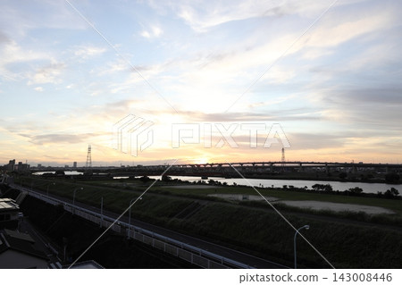Evening view of Arakawa River, Nishiarai Bridge and Metropolitan Expressway Ring Route [Adachi Ward, Tokyo] 143008446