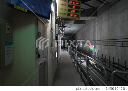 A tunnel A tunnel 143010420