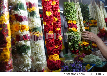 Vibrant Floral Garlands in a Lively Market Display Vibrant Floral Garlands in a Lively Market Display 143014077