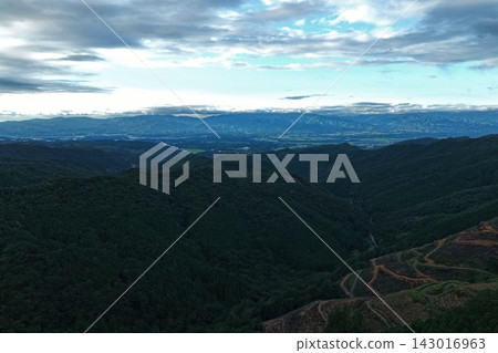 Aerial photographs capturing the mountainous areas, forests, and valleys of Hitoyoshi City, Kumamoto Prefecture. Aerial photographs capturing the mountainous areas, forests, and valleys of Hitoyoshi City, Kumamoto Prefecture. 143016963