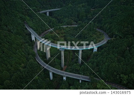 Aerial photograph capturing the loop bridge and elevated road in Hitoyoshi City, Kumamoto Prefecture. Aerial photograph capturing the loop bridge and elevated road in Hitoyoshi City, Kumamoto Prefecture. 143016975