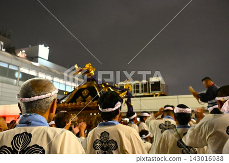 諏訪神社年度祭:主神社移動神社的遊行,東京 諏訪神社年度祭:主神社移動神社的遊行,東京 143016988