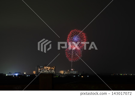 A scene from the Bentenjima Fireworks Festival in Hamamatsu City, Shizuoka Prefecture, with fireworks being launched in the rain. A scene from the Bentenjima Fireworks Festival in Hamamatsu City, Shizuoka Prefecture, with fireworks being launched in the rain. 143017072