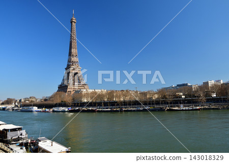 The Eiffel Tower as seen from the Pont de Bir-Hakeim in Paris (February 28, 2021) The Eiffel Tower as seen from the Pont de Bir-Hakeim in Paris (February 28, 2021) 143018329