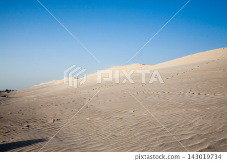 White dunes near Al Khaluf, Oman desert White dunes near Al Khaluf, Oman desert 143019734
