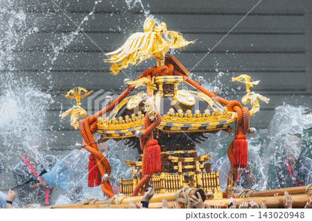 The portable shrine that was lifted during the annual festival of Tomioka Hachimangu Shrine The portable shrine that was lifted during the annual festival of Tomioka Hachimangu Shrine 143020948