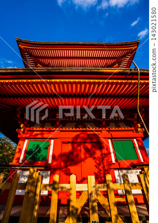嚴島神社的清晨景色，這裡是國寶和世界遺產[廣島縣初日市市] 143021580
