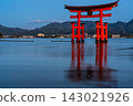 Dawn at Itsukushima Shrine, a National Treasure and World Heritage Site [Hatsukaichi City, Hiroshima Prefecture] 143021926
