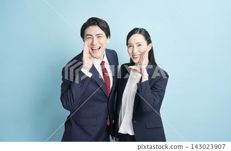 Supporting male and female business people Supporting male and female business people 143023907