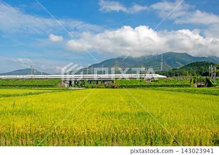 The Tokaido Shinkansen N700A runs through the rural area at the foot of Mount Ibuki. The Tokaido Shinkansen N700A runs through the rural area at the foot of Mount Ibuki. 143023941