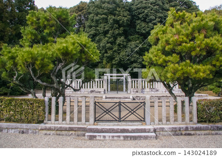 Emperor Itoku's Mausoleum, Kashihara City, Nara Prefecture Emperor Itoku's Mausoleum, Kashihara City, Nara Prefecture 143024189