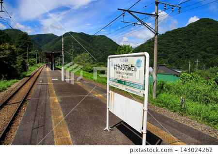 Surrounded by lush green mountains in the summer of Oku-Kinugawa... Nakami-Onsen Station Surrounded by lush green mountains in the summer of Oku-Kinugawa... Nakami-Onsen Station 143024262