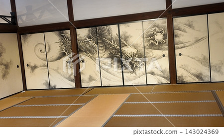 The dragon painting at Ryoan-ji Temple: Main Hall (Hojo), wall paintings and sliding screen paintings, "Cloud Dragon Painting" The dragon painting at Ryoan-ji Temple: Main Hall (Hojo), wall paintings and sliding screen paintings, "Cloud Dragon Painting" 143024369