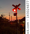夕陽下的路標 143024877