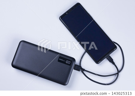 數位設備行動電池(白色背景) 數位設備行動電池(白色背景) 143025313