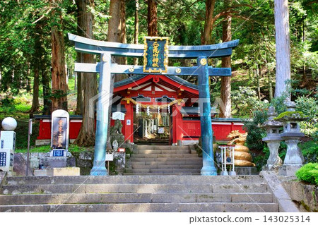 The entrance to the inner sanctuary of Futarasan Shrine, the Ichinomiya (first-ranked shrine) of Shimotsuke Province, located on the shores of Lake Chuzenji... The entrance to the inner sanctuary of Futarasan Shrine, the Ichinomiya (first-ranked shrine) of Shimotsuke Province, located on the shores of Lake Chuzenji... 143025314